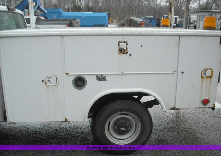 image for item 3267 1999 Chevrolet 3500 pickup with utility bed