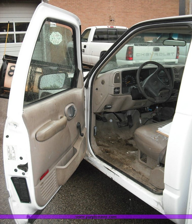 image for item 3267 1999 Chevrolet 3500 pickup with utility bed