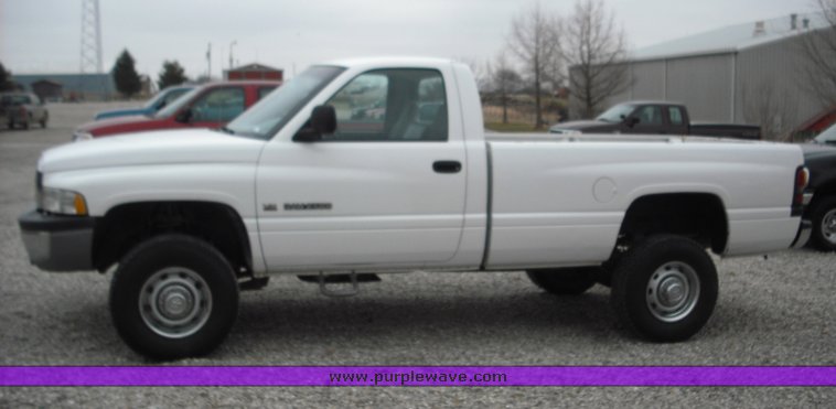 image for item 3268 2002 Dodge RAM 2500 pickup