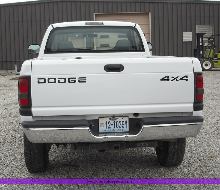 image for item 3268 2002 Dodge RAM 2500 pickup