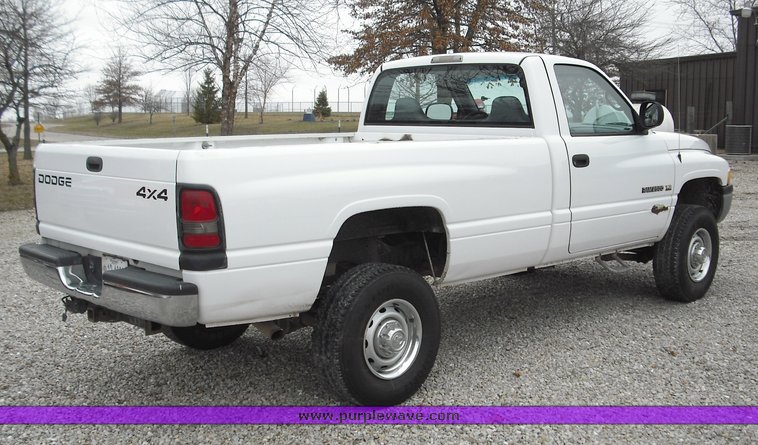 image for item 3268 2002 Dodge RAM 2500 pickup