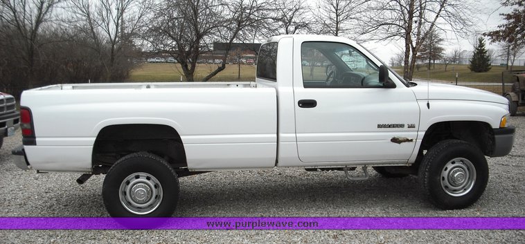 image for item 3268 2002 Dodge RAM 2500 pickup