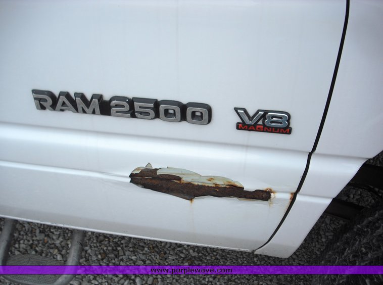 image for item 3268 2002 Dodge RAM 2500 pickup