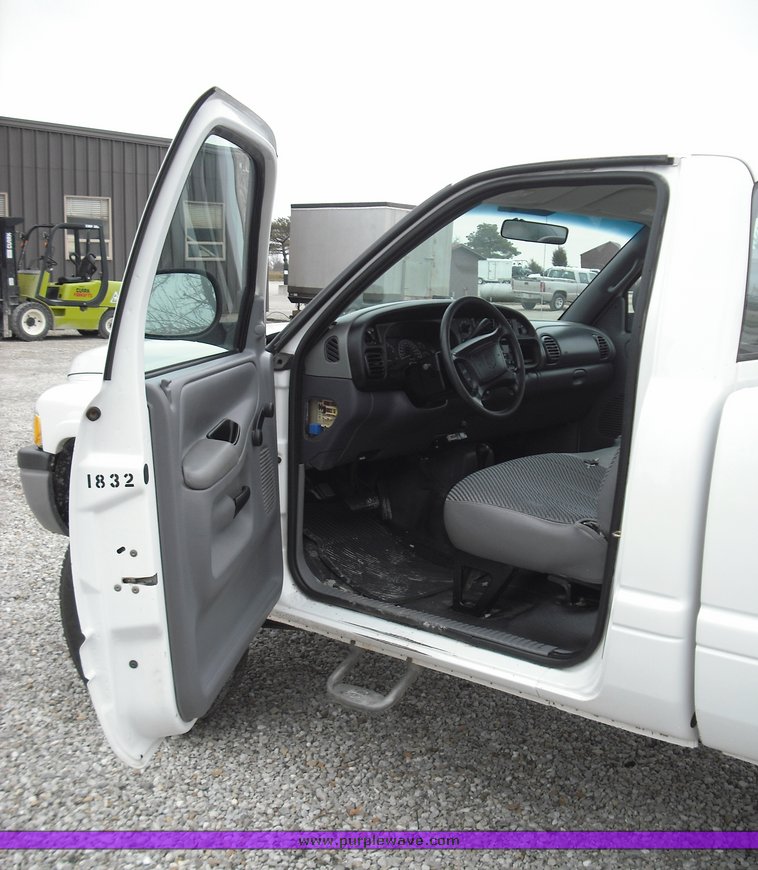 image for item 3268 2002 Dodge RAM 2500 pickup