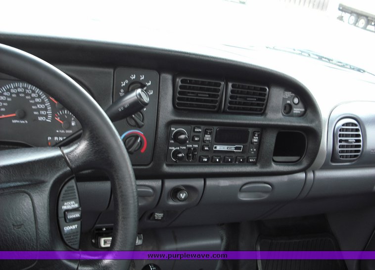 image for item 3268 2002 Dodge RAM 2500 pickup