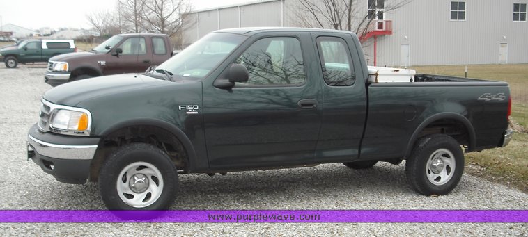 image for item 3269 2001 Ford F150 XL four door extended cab pickup