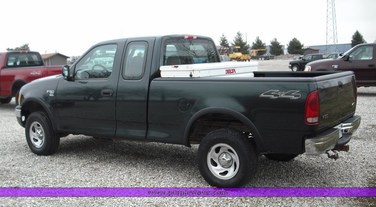 image for item 3269 2001 Ford F150 XL four door extended cab pickup