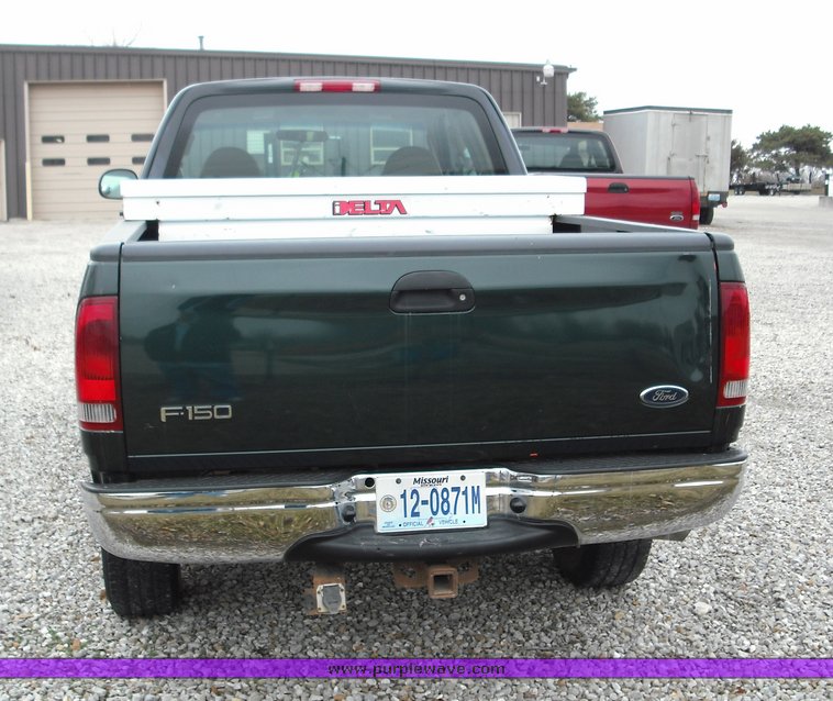 image for item 3269 2001 Ford F150 XL four door extended cab pickup