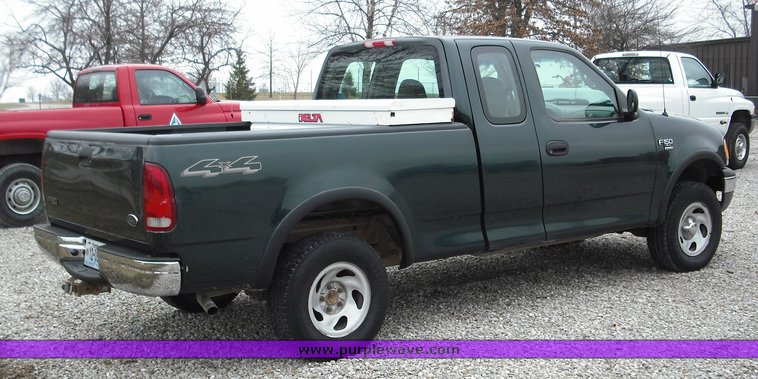 image for item 3269 2001 Ford F150 XL four door extended cab pickup