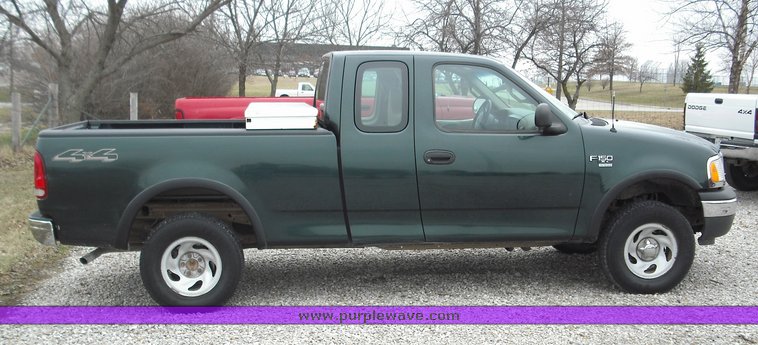 image for item 3269 2001 Ford F150 XL four door extended cab pickup