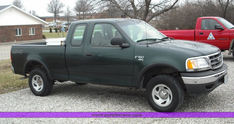 image for item 3269 2001 Ford F150 XL four door extended cab pickup