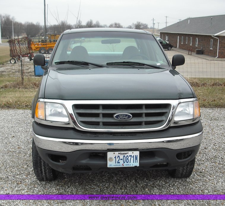 image for item 3269 2001 Ford F150 XL four door extended cab pickup