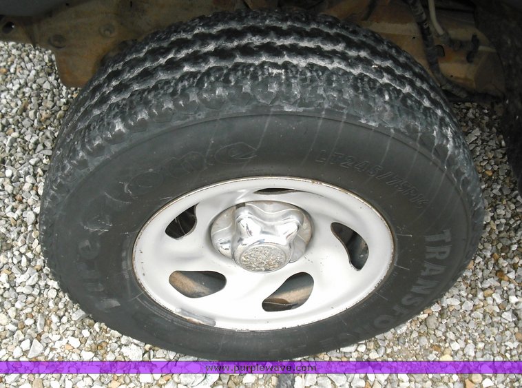 image for item 3269 2001 Ford F150 XL four door extended cab pickup