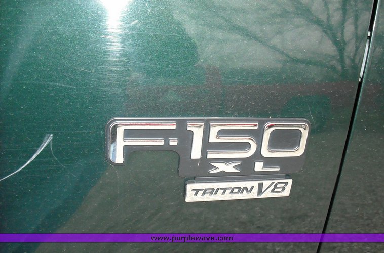 image for item 3269 2001 Ford F150 XL four door extended cab pickup