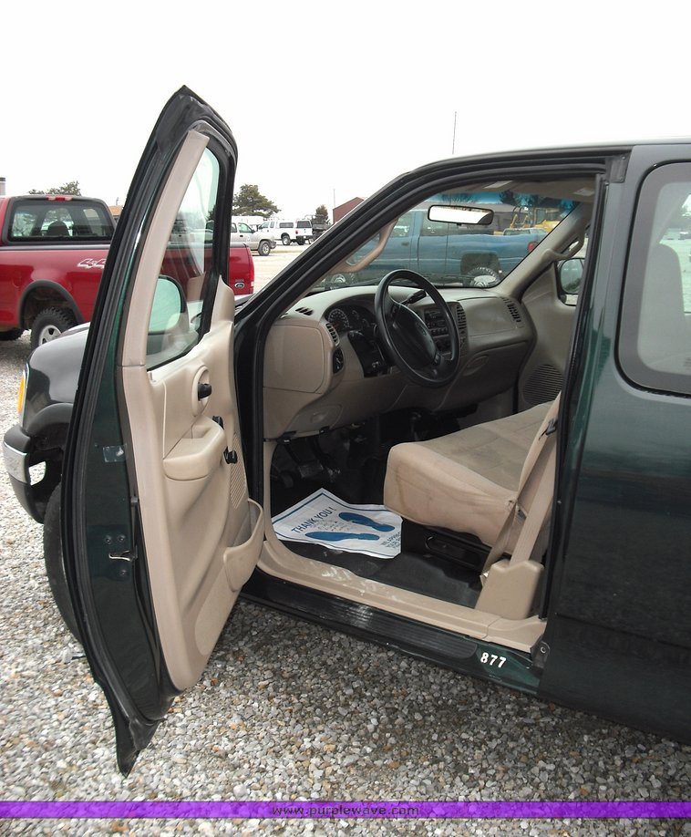 image for item 3269 2001 Ford F150 XL four door extended cab pickup