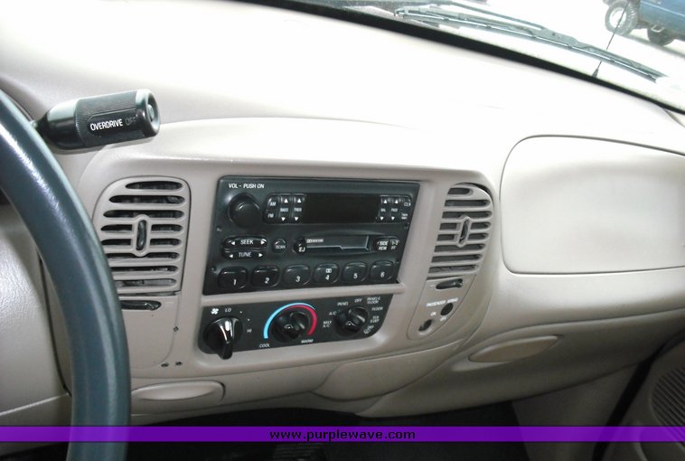 image for item 3269 2001 Ford F150 XL four door extended cab pickup