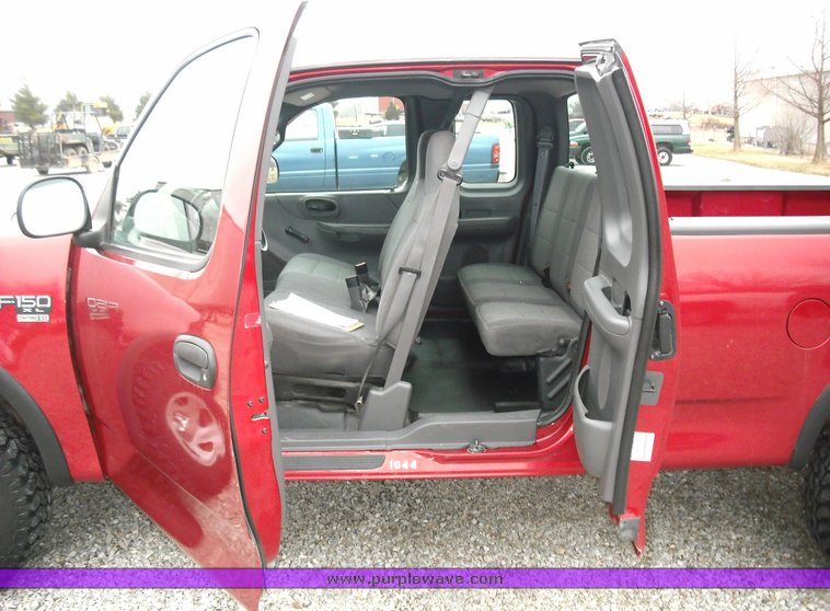 image for item 3270 2001 Ford F150 four door extended cab pickup