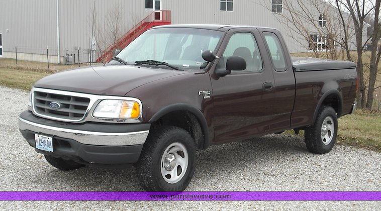 image for item 3271 2001 Ford F150 four door extended cab pickup