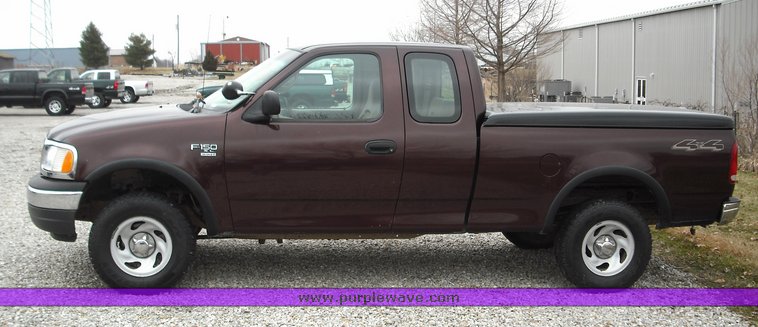image for item 3271 2001 Ford F150 four door extended cab pickup