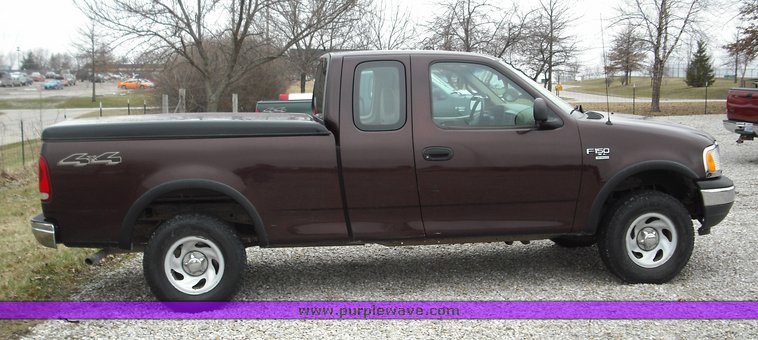 image for item 3271 2001 Ford F150 four door extended cab pickup