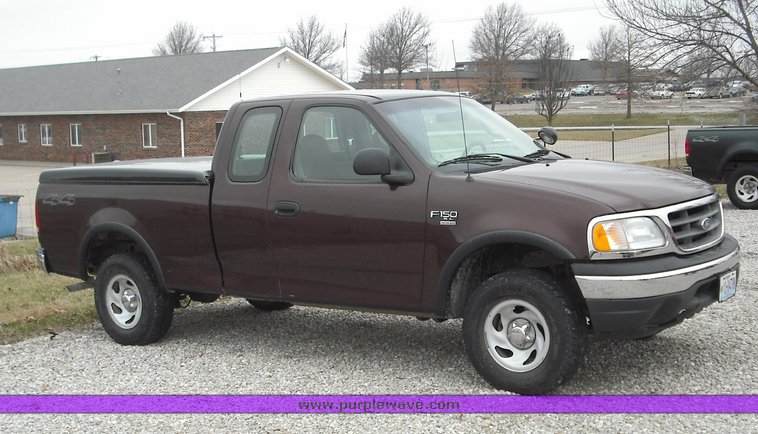 image for item 3271 2001 Ford F150 four door extended cab pickup