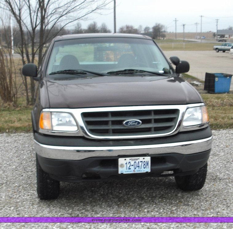 image for item 3271 2001 Ford F150 four door extended cab pickup