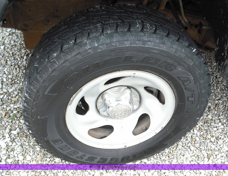 image for item 3271 2001 Ford F150 four door extended cab pickup