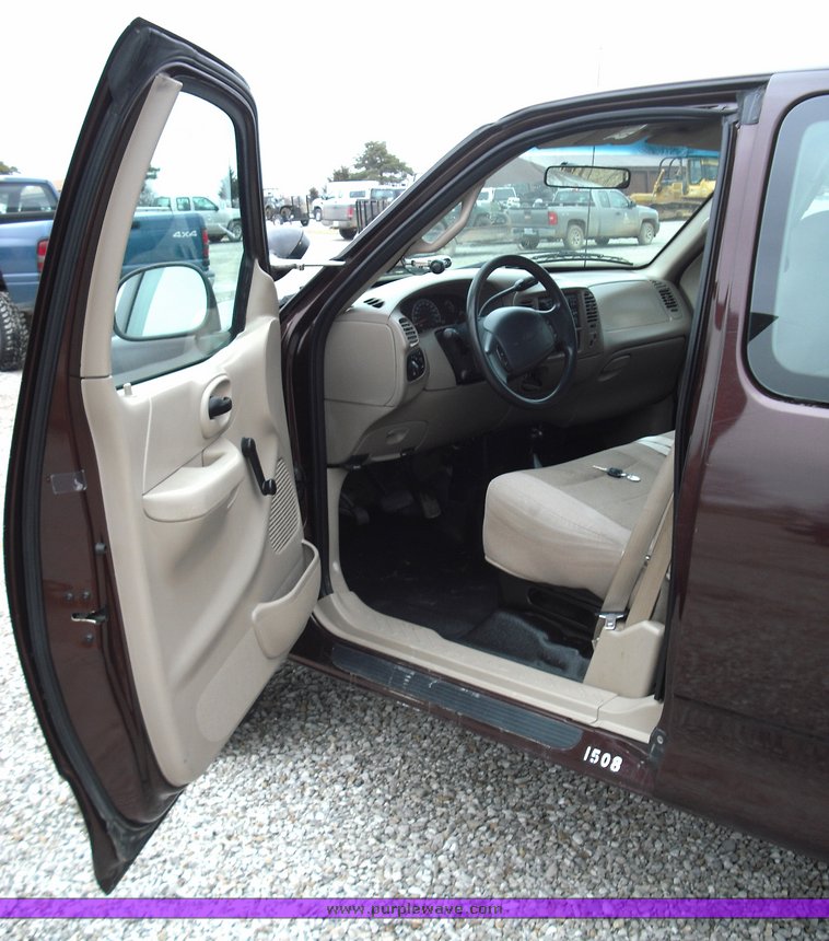 image for item 3271 2001 Ford F150 four door extended cab pickup