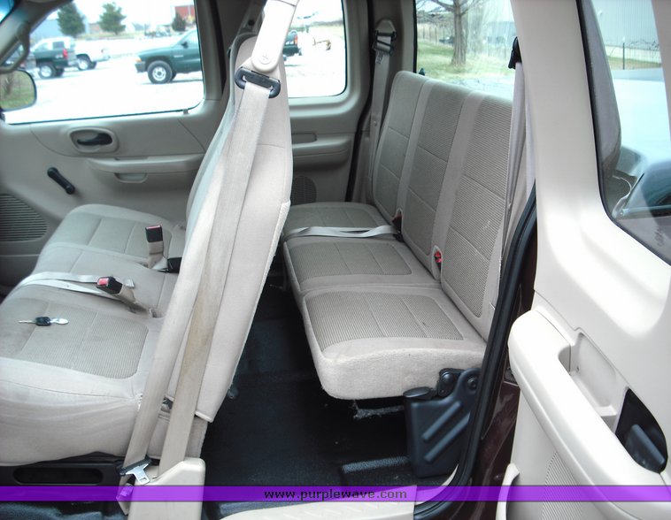 image for item 3271 2001 Ford F150 four door extended cab pickup