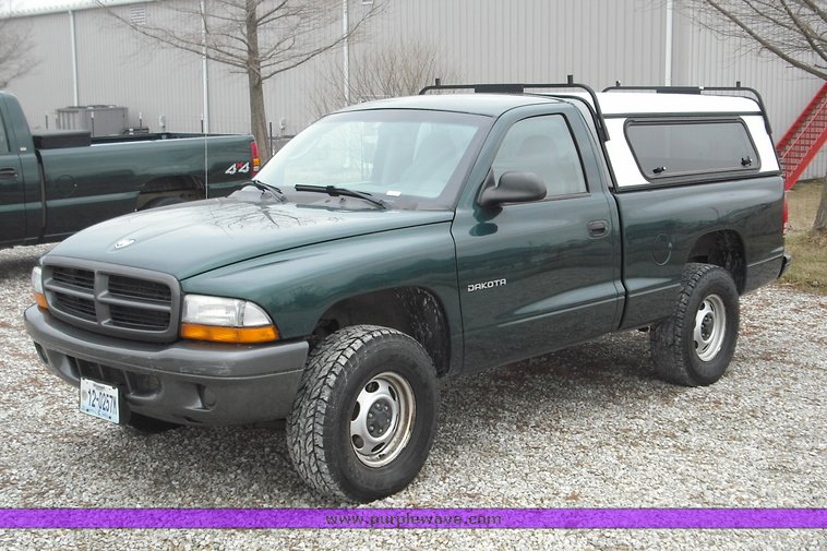 image for item 3273 2002 Dodge Dakota pickup