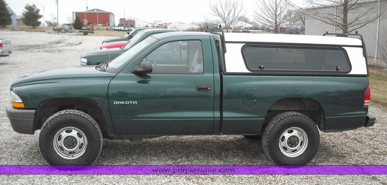 image for item 3273 2002 Dodge Dakota pickup