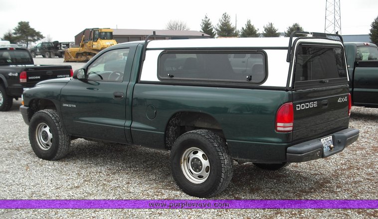 image for item 3273 2002 Dodge Dakota pickup