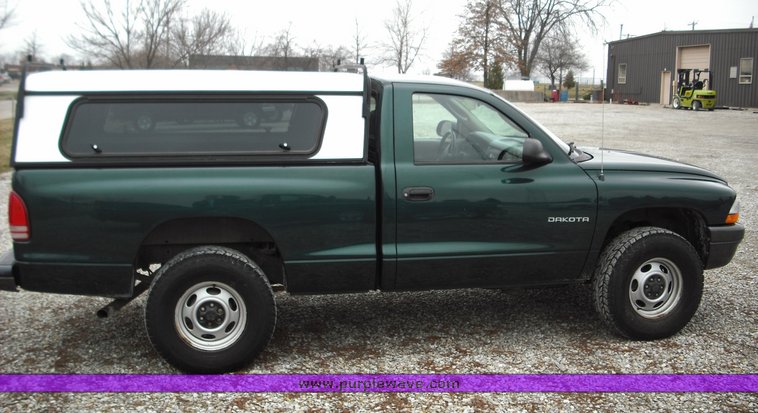 image for item 3273 2002 Dodge Dakota pickup