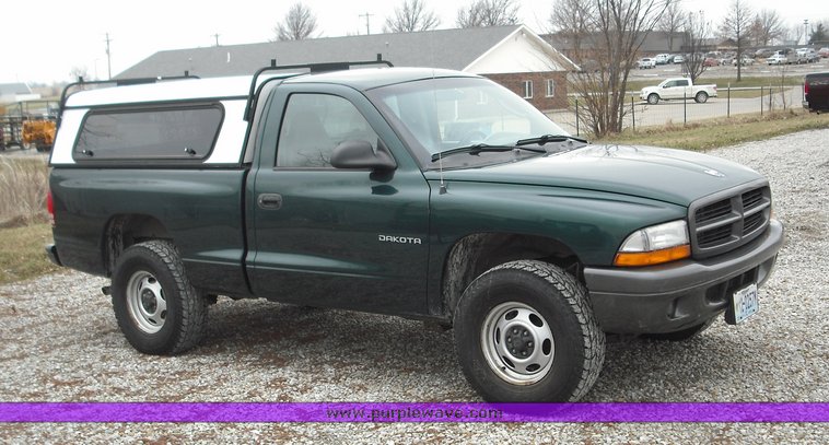 image for item 3273 2002 Dodge Dakota pickup