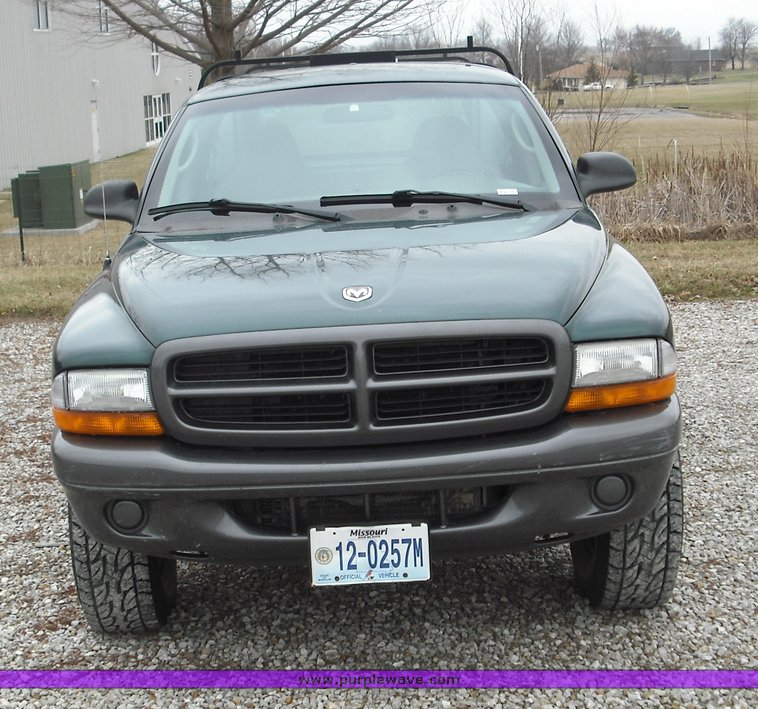 image for item 3273 2002 Dodge Dakota pickup