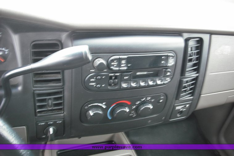 image for item 3273 2002 Dodge Dakota pickup