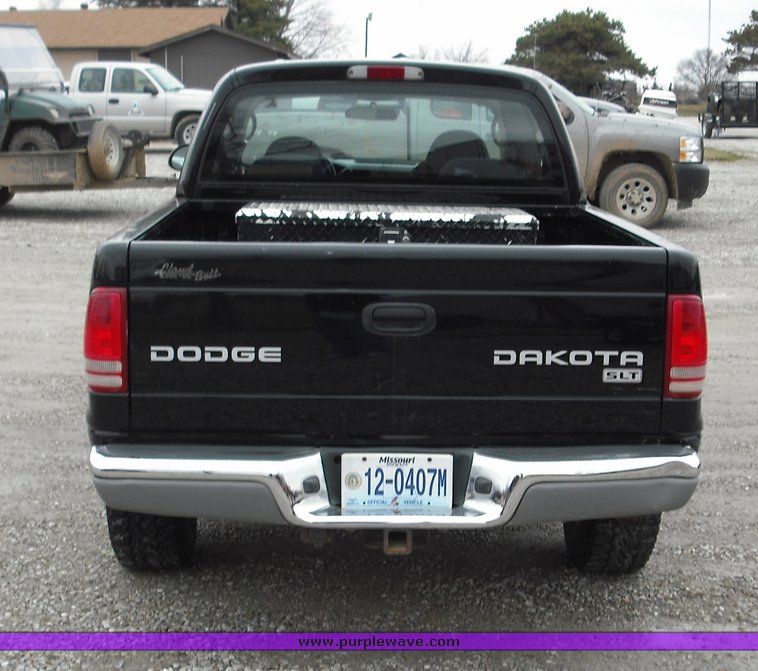 image for item 3274 2003 Dodge Dakota SLT quad cab pickup