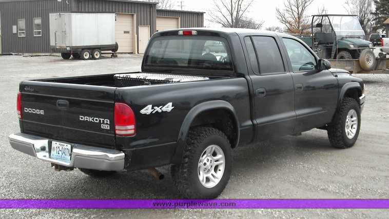 image for item 3274 2003 Dodge Dakota SLT quad cab pickup