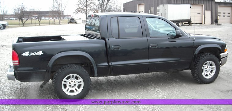 image for item 3274 2003 Dodge Dakota SLT quad cab pickup