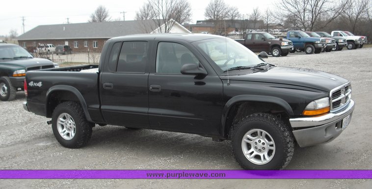 image for item 3274 2003 Dodge Dakota SLT quad cab pickup