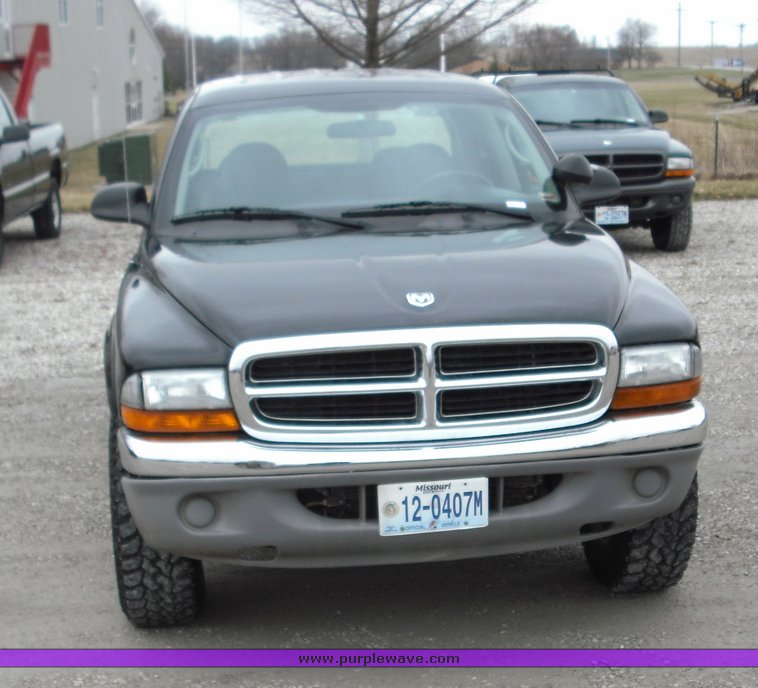 image for item 3274 2003 Dodge Dakota SLT quad cab pickup