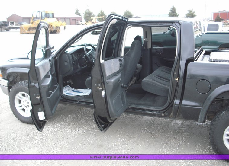 image for item 3274 2003 Dodge Dakota SLT quad cab pickup