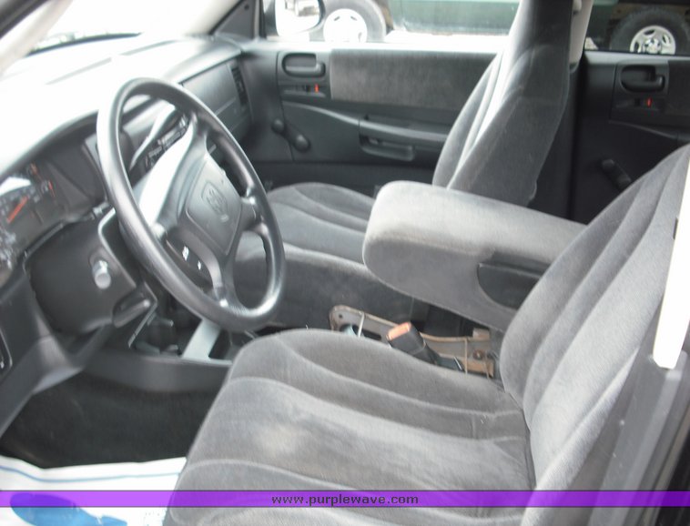 image for item 3274 2003 Dodge Dakota SLT quad cab pickup