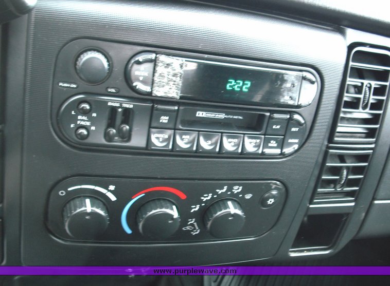 image for item 3274 2003 Dodge Dakota SLT quad cab pickup