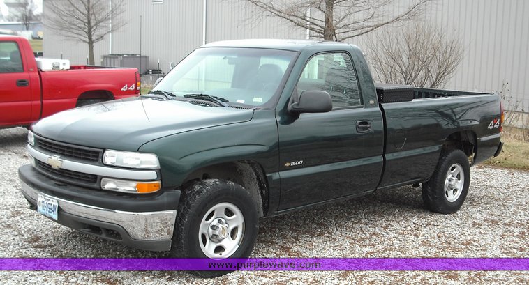 image for item 3275 2002 Chevrolet K1500 Silverado pickup