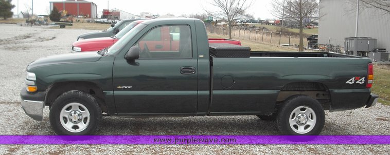 image for item 3275 2002 Chevrolet K1500 Silverado pickup