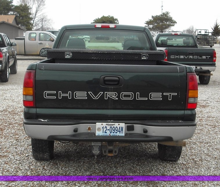 image for item 3275 2002 Chevrolet K1500 Silverado pickup