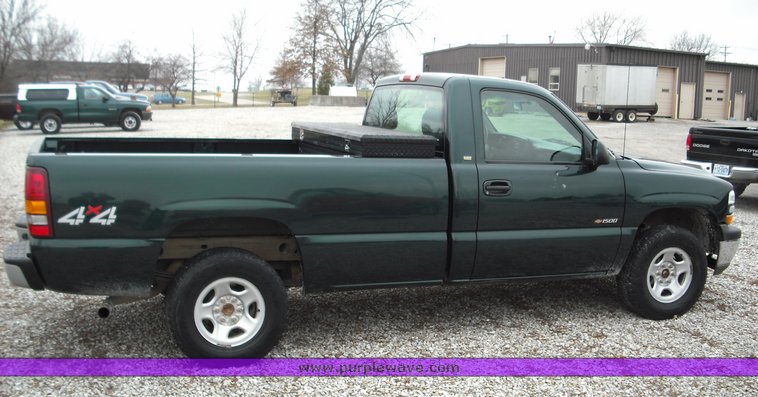 image for item 3275 2002 Chevrolet K1500 Silverado pickup