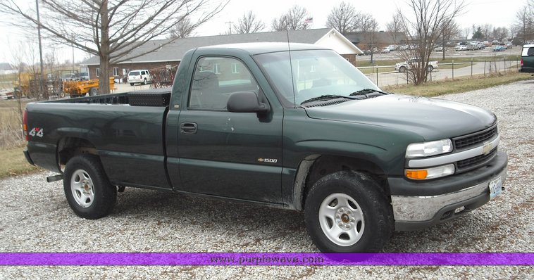 image for item 3275 2002 Chevrolet K1500 Silverado pickup