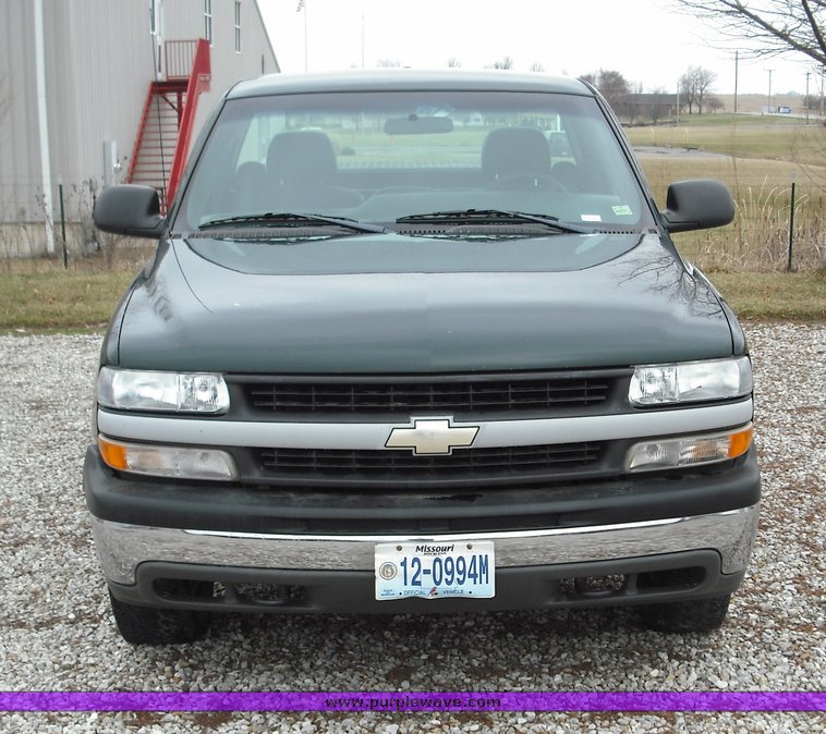 image for item 3275 2002 Chevrolet K1500 Silverado pickup
